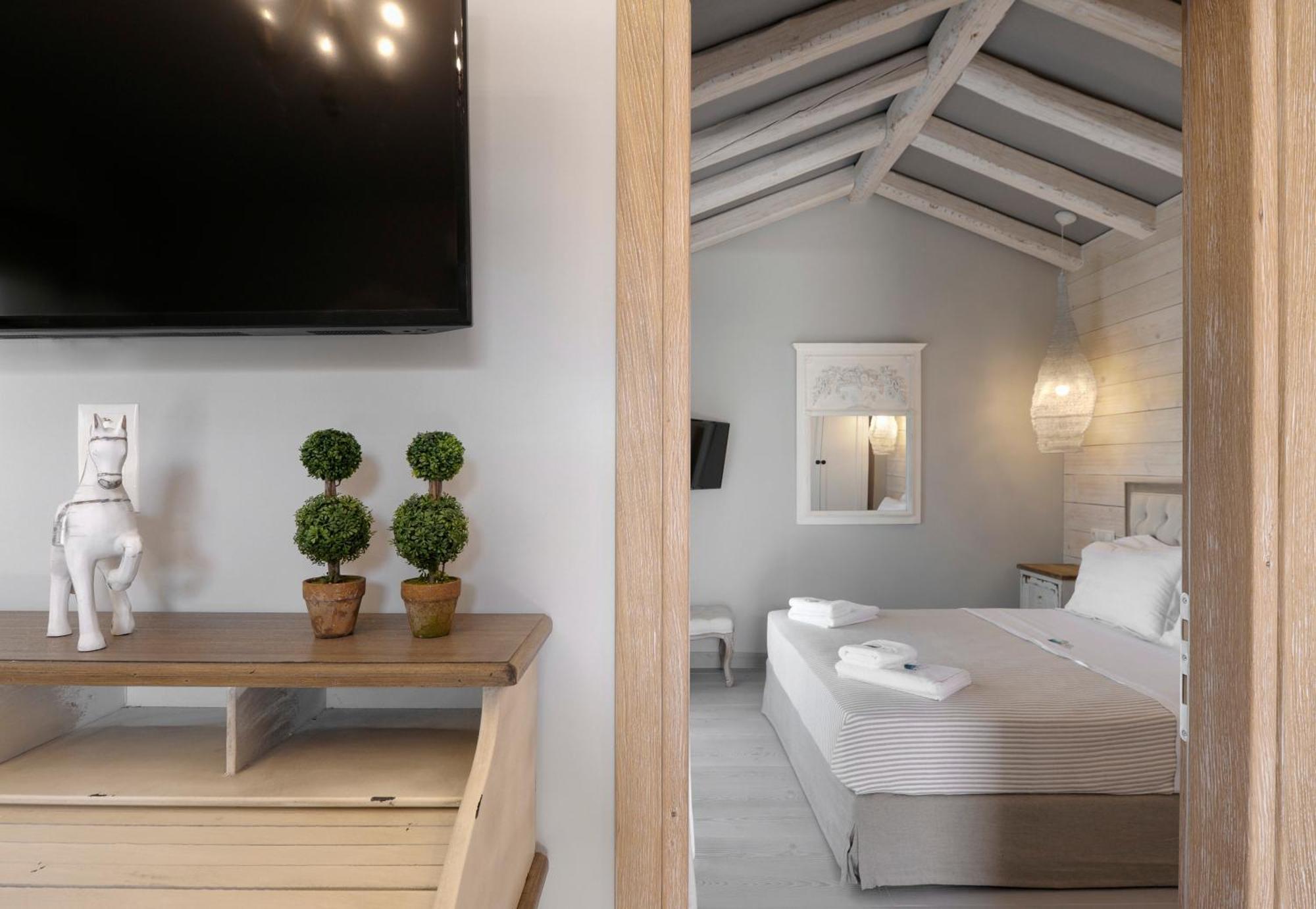 By The Sea Luxury Suites Limenas  Eksteriør billede