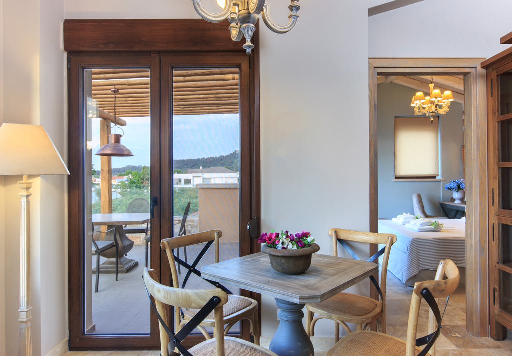 By The Sea Luxury Suites Limenas  Eksteriør billede