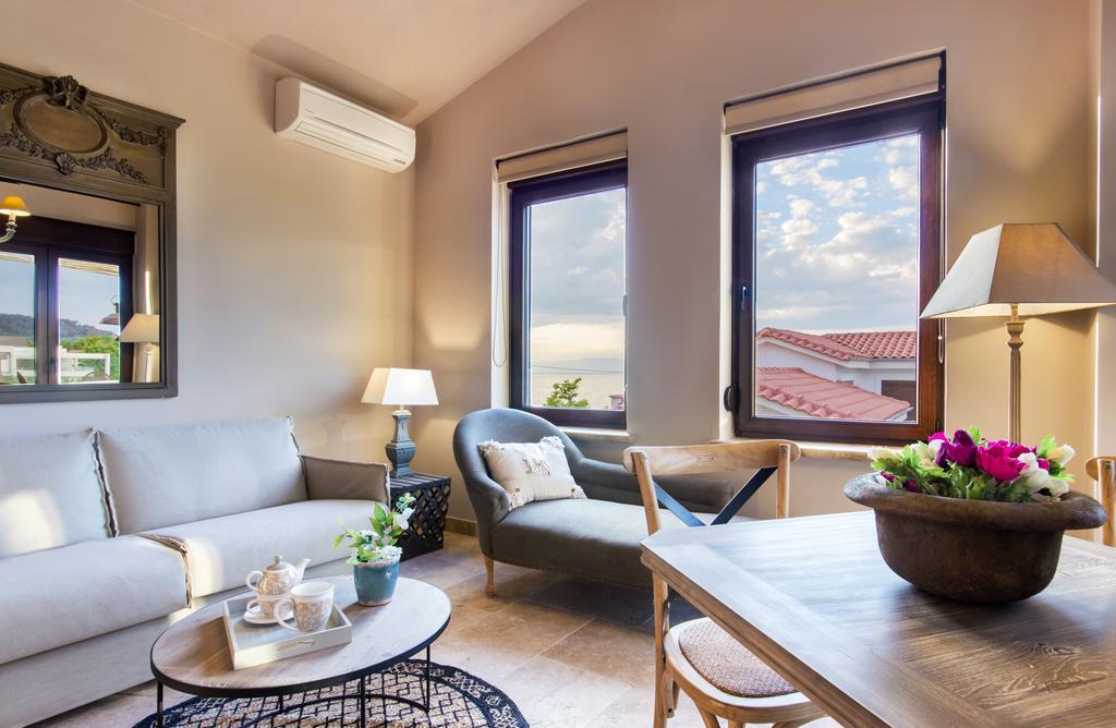 By The Sea Luxury Suites Limenas  Eksteriør billede