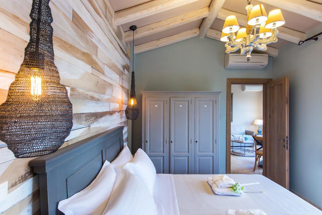 By The Sea Luxury Suites Limenas  Eksteriør billede
