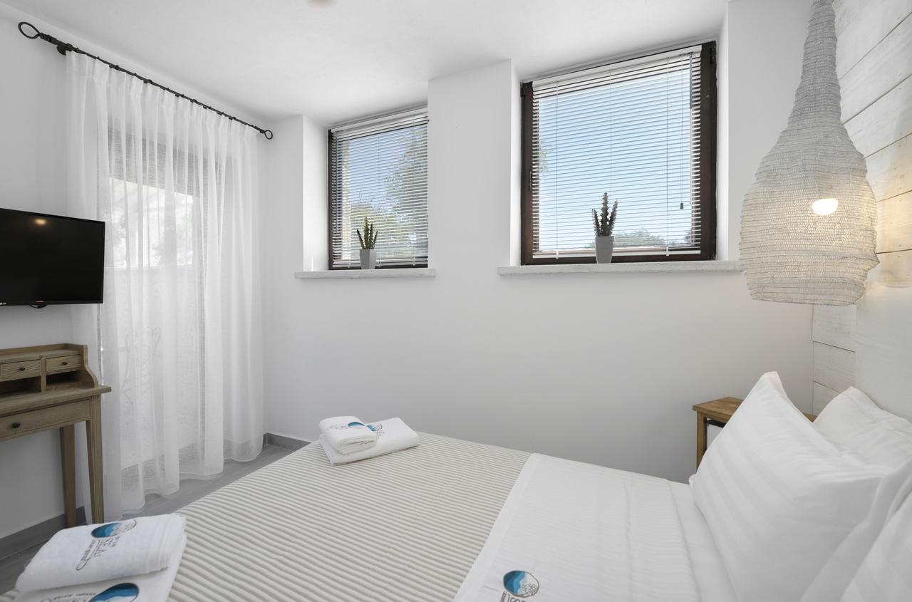 By The Sea Luxury Suites Limenas  Eksteriør billede